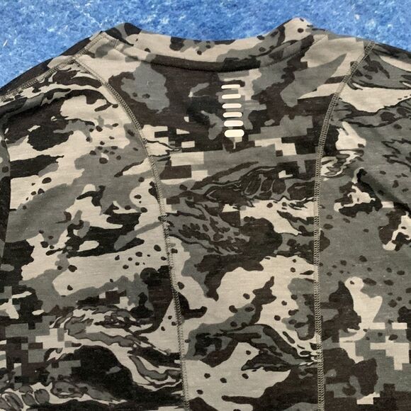 ⭐️UNDER Armour Breeze T-Shirt⭐️ - Picture 9 of 10